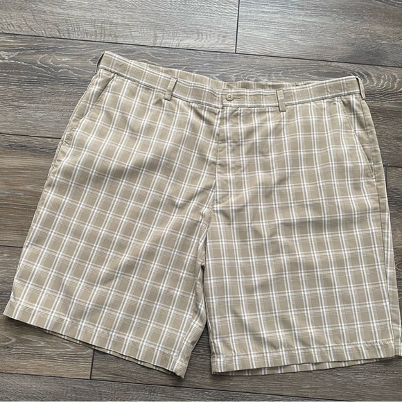 Other - 🌞 3 for $15 Men's Flat Front plaid/ beige 44